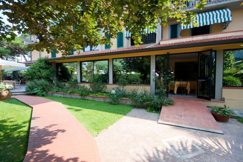 Hotel Gemma Del Mare Marina di Pietrasanta Buitenkant foto
